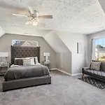 Diamonds Are Forever 4 Bedroom Home With Hot Tub