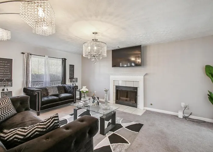 Diamonds Are Forever 4 Bedroom Home With Hot Tub