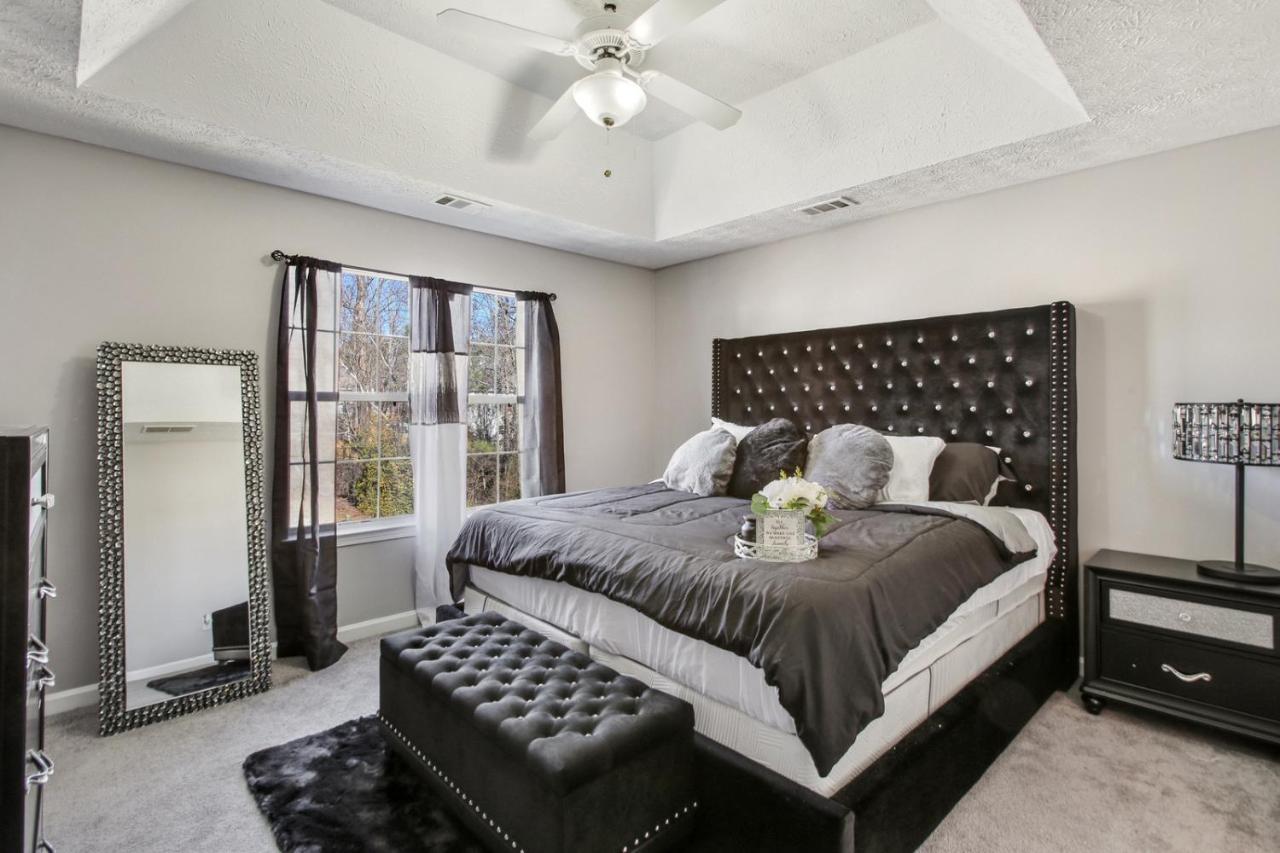 Diamonds Are Forever 4 Bedroom With Hot Tub Holiday home *