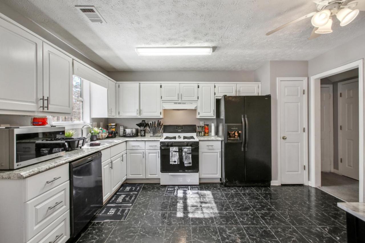 Diamonds Are Forever 4 Bedroom With Hot Tub * Atlanta